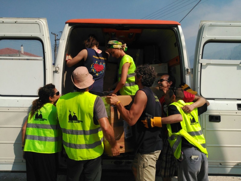 Voluntarios de 'Pinto solidario con los refugiados' en Kaysikas Ionnina.