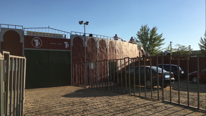 Exterior de la plaza de toros de Pinto.
