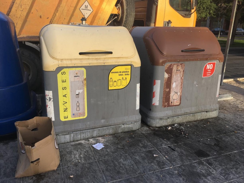 Contenedores en el barrio de La Tenería de Pinto.