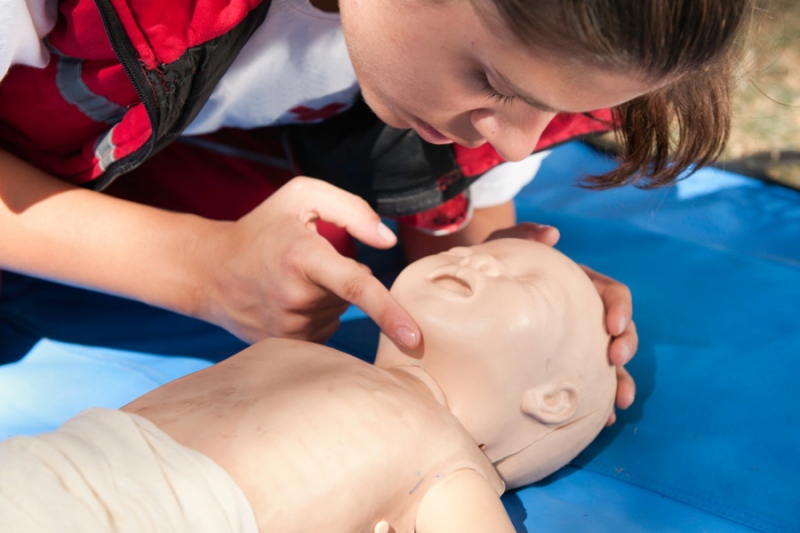 Curso de Primeros auxilios en bebés y niños de Cruz Roja Pinto-Parla.