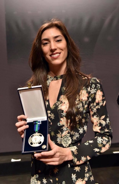 Sandra Aguilar con la medalla de plata de la Real Orden del Mérito Deportivo.