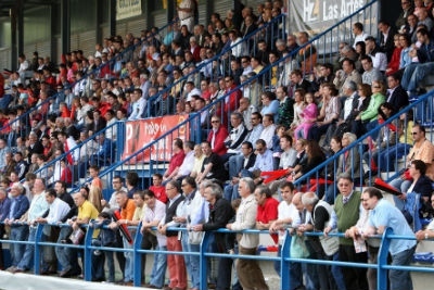 El Atlético de Pinto recoge productos para Cruz Roja.
