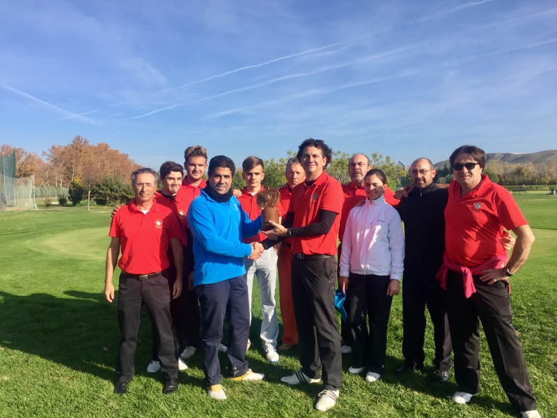 Pinto revalida el título de campeón del Torneo de la Amistad de golf.