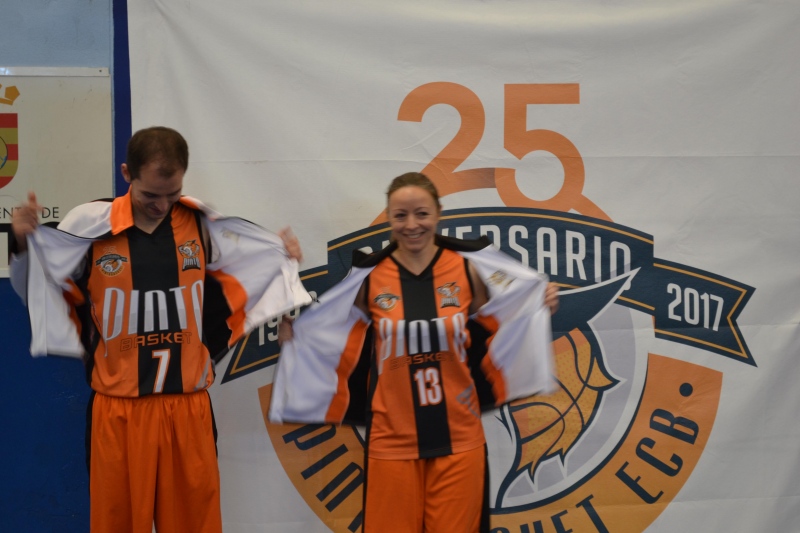 Camisetas y logo conmemorativo por el 25 aniversario del Pintobasket.