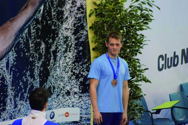 Medalla de bronce para el nadador Raúl Sánchez en el Campeonato de España de invierno.