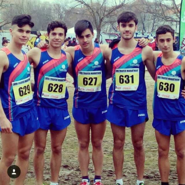 Los corredores Marcos, Alberto, David, Mario y Guillermo (de izq. a drch.).