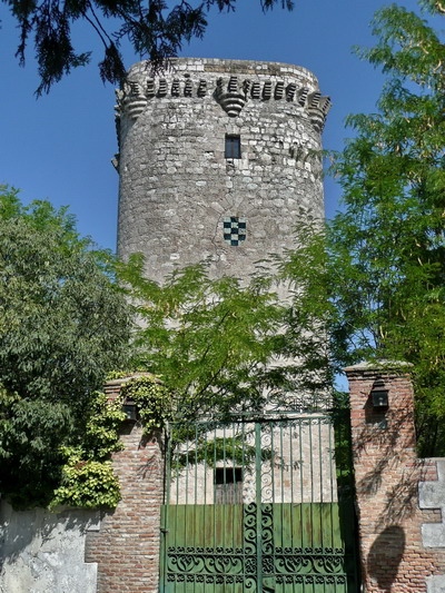 El PSOE baraja emprender acciones legales contra el propietario de la Torre de Éboli.