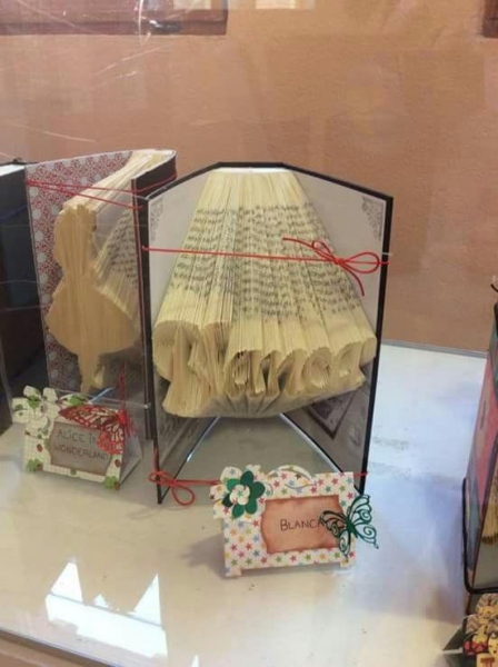 ‘Arte entre páginas’, una exposición en la que los libros se convierten en esculturas.