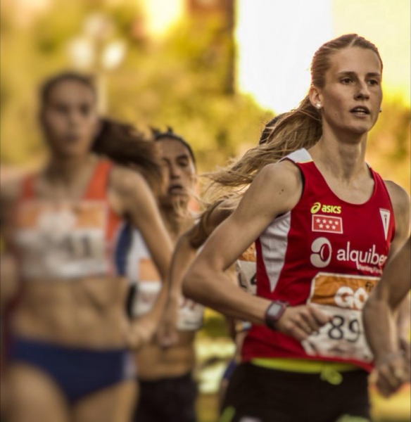Los pinteños aúpan a Noelia Pacheco como una de las finalistas del Sport Life Mujer 2017.