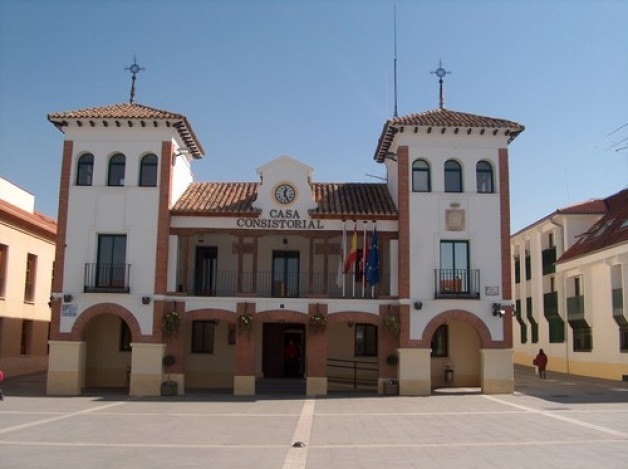 La Justicia obliga al Ayuntamiento a reconocer la condición laboral de una decena de trabajadores.