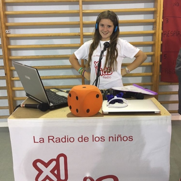 Los chicos del colegio Buenos Aires pugnan por ser el mejor programa de radio.