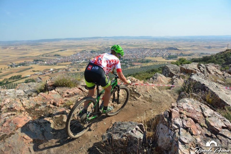Carolina Arauz revalida el título de campeona del Open XC de Castilla-La Mancha.