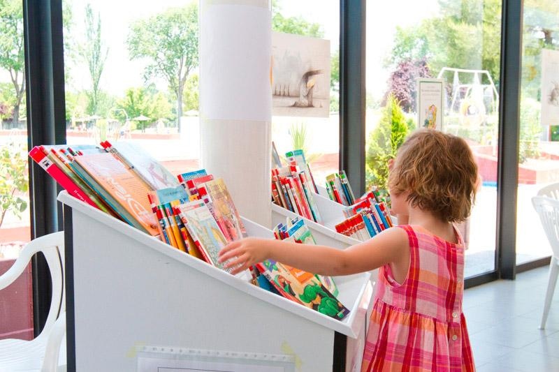 Abierto el servicio de bibliopiscina.