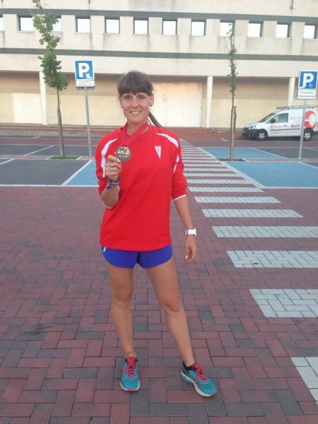 Carolina Pacheco se proclama subcampeona de Madrid de atletismo.
