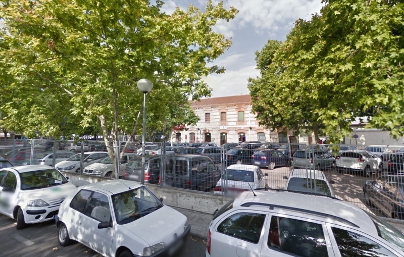 Detienen a un hombre en el parking de la estación de Cercanías por agredir a una mujer.
