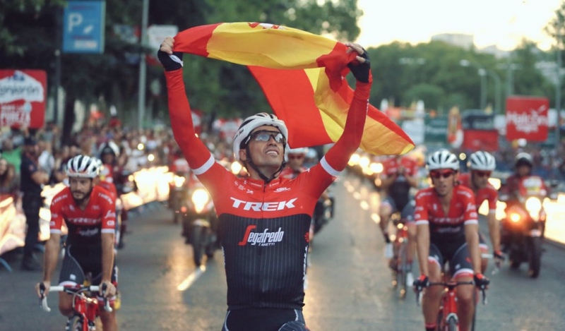 Madrid se rinde ante Alberto Contador.