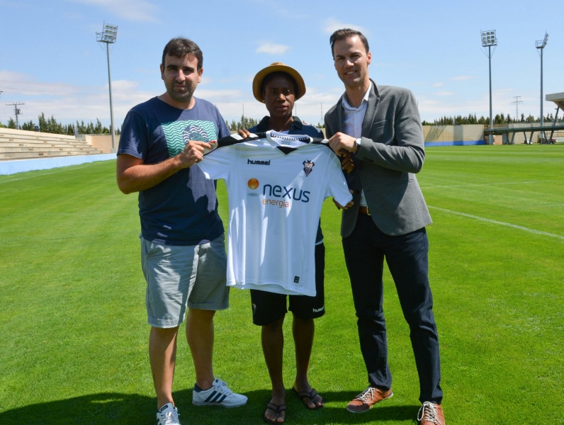 La delantera del Adyc Pinto Grabielle Ngaska ficha por el Albacete.