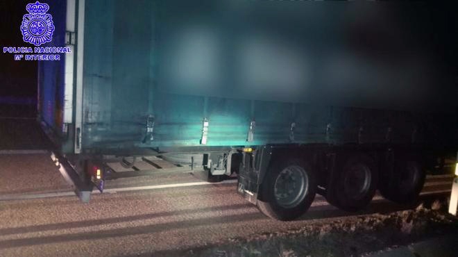 Un camionero de San Martín de la Vega encuentra un polizón en la caja de su camión.
