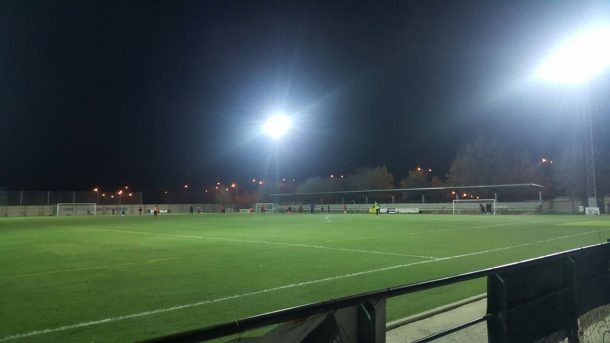 Nueva iluminación para el campo de fútbol.