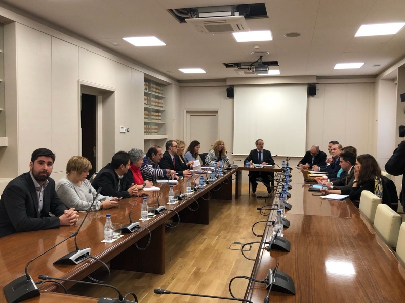 Reunión de los representantes de los municipios ‘afectados’ por la línea C-3 con el secretario general de Infraestructuras, Manuel Niño.