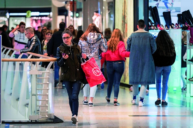 Centro Comercial Plaza Éboli Pinto.