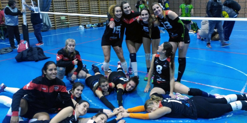 Sénior femenino del Club Voleibol Pinto.