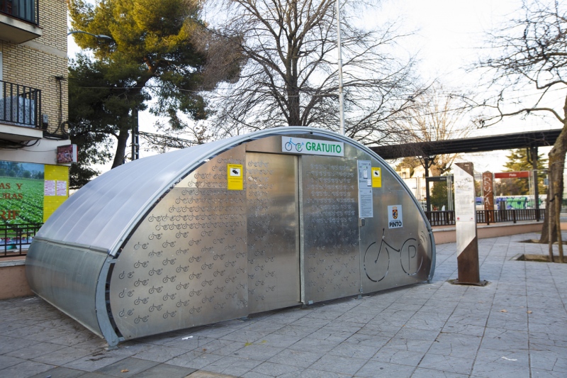 Instalado un aparcamiento seguro de bicicletas en la estación de Cercanías.