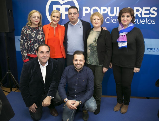 Cifuentes con el grupo de concejales.