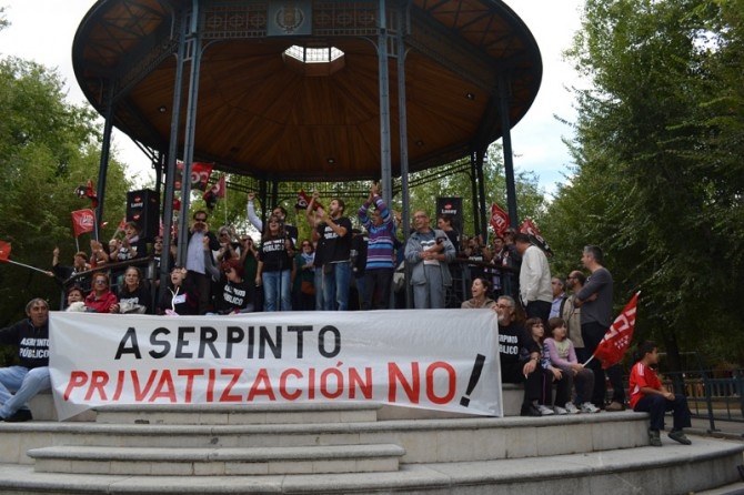 Sindicatos durante la huelga por la externalización de Aserpinto en 2013.