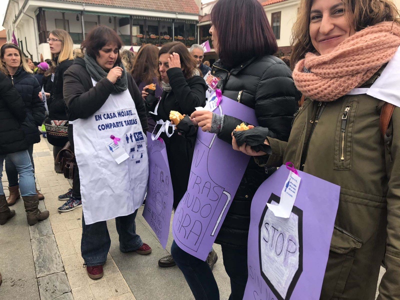 Concentración por la huelga feminista en Pinto.