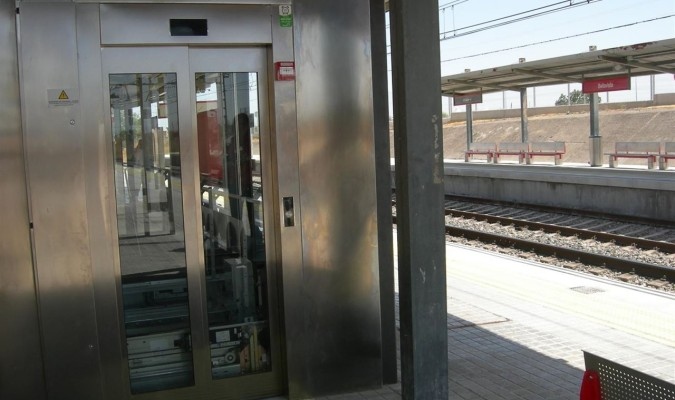Ascensor de una estación de Cercanías.