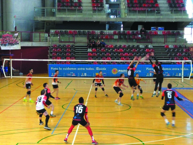 Partido del CV Pinto en el polideportivo Príncipes de Asturias.