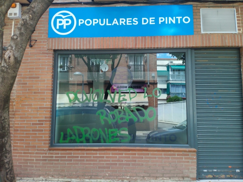 Ataque a la sede del PP de Pinto.