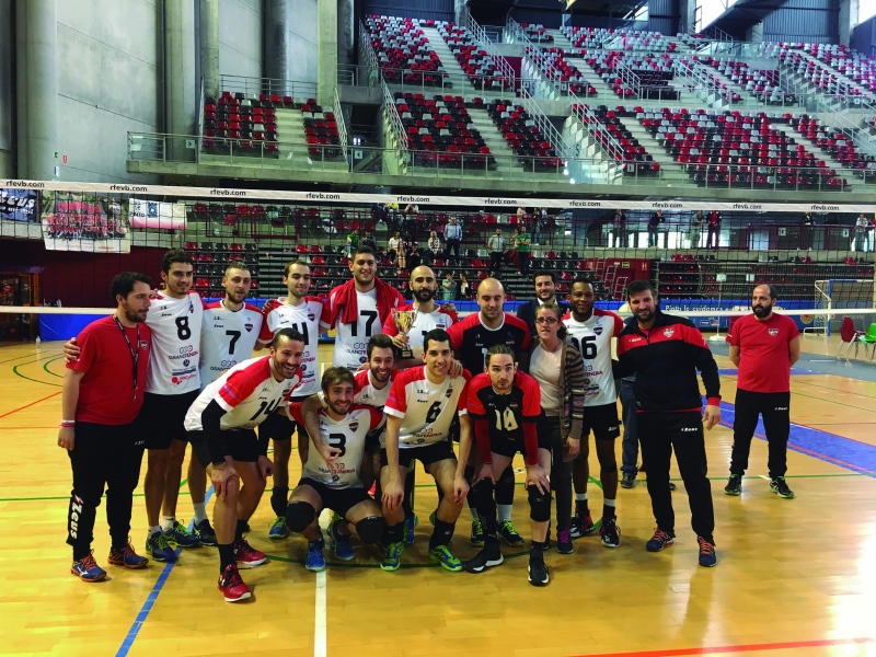 El CV Pinto recibe el título de subcampeón de la fase de ascenso.