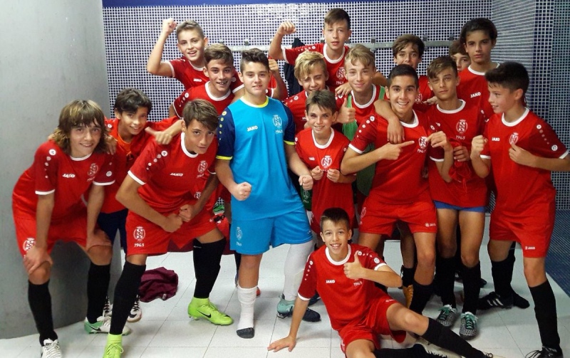 Celebración del ascenso del infantil del Atlético de Pinto.