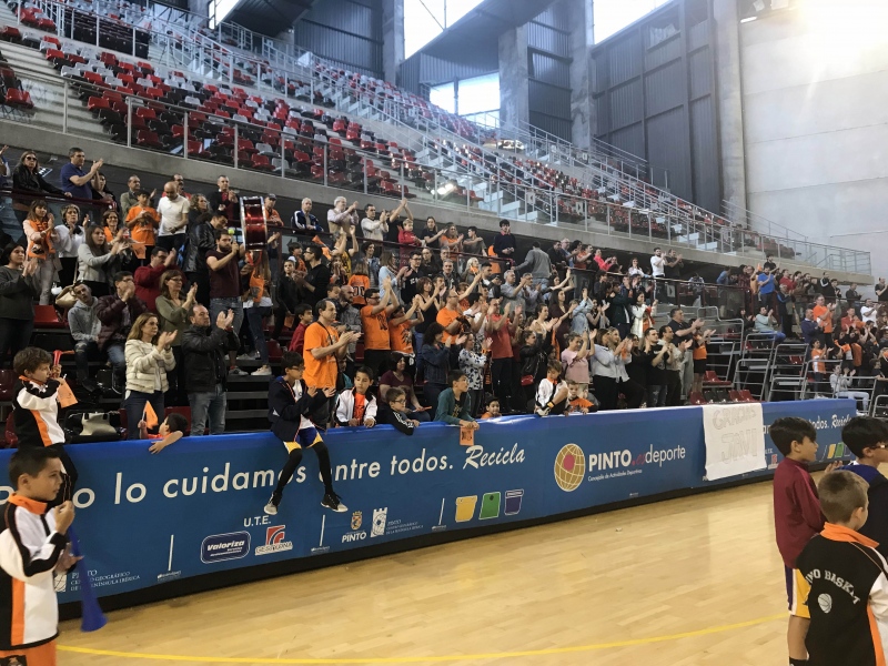 La afición despidió con aplausos al Pintobasket.