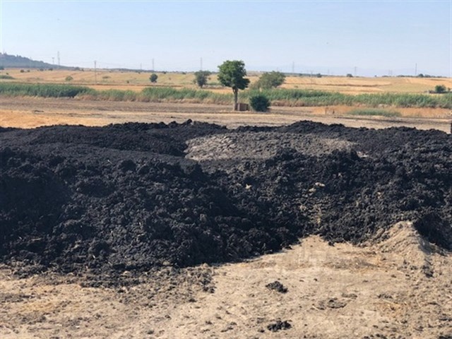 Vertido ilegal de lodo.