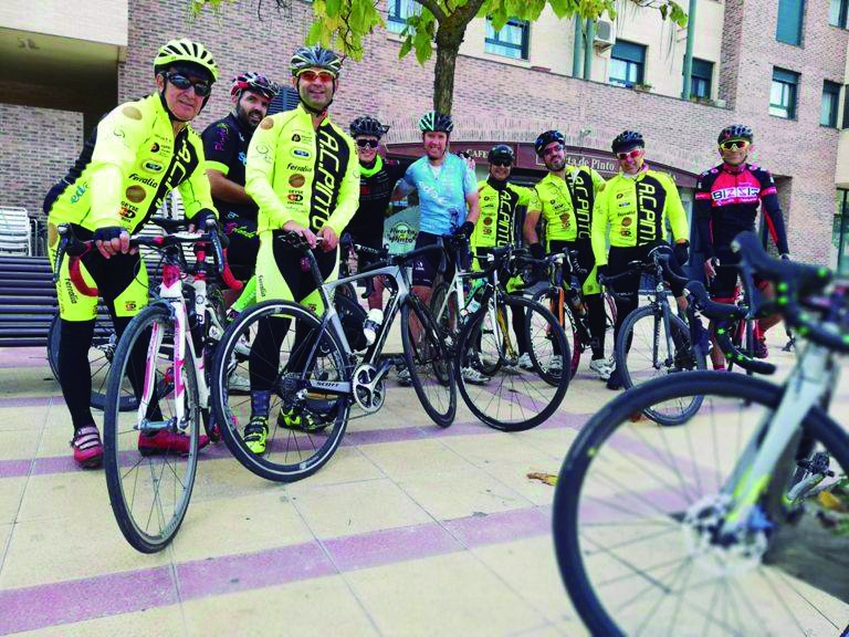 Socios de la Agrupación Cicloturista de Pinto.
