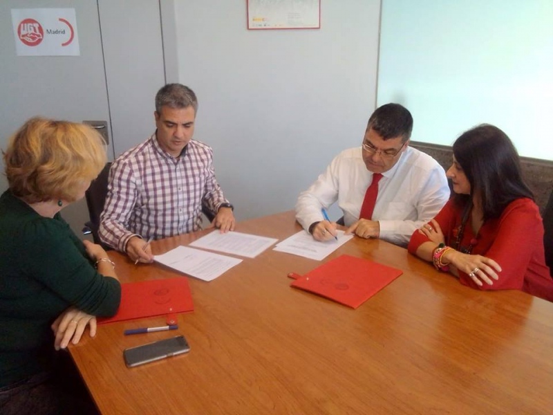 Firma del convenio entre UGT y Karuna.