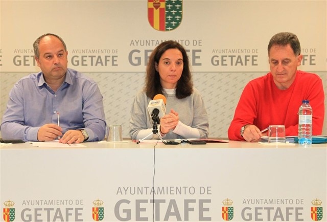 La alcaldesa de Getafe, Sara Hernández, junto a otros concejales de gobierno.
