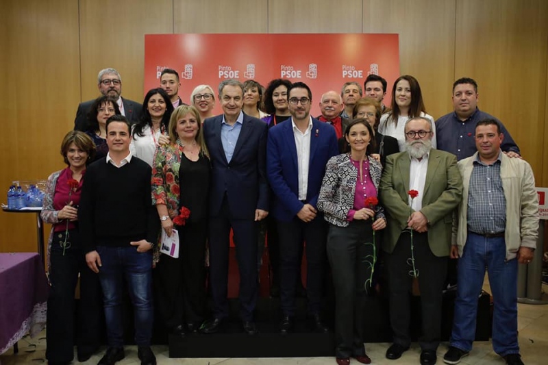 'Foto de familia' de la sexta edición de los Premios 'Ana Orantes' del PSOE de Pinto.