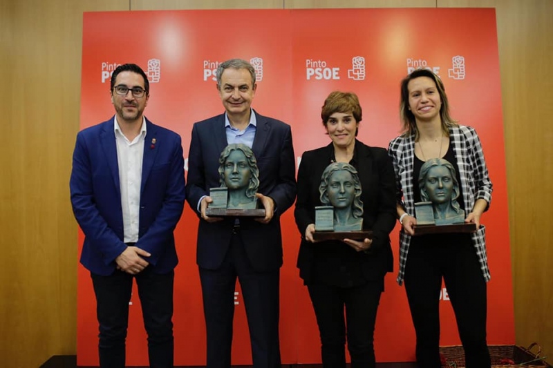 'Foto de familia' de la sexta edición de los Premios 'Ana Orantes' del PSOE de Pinto.